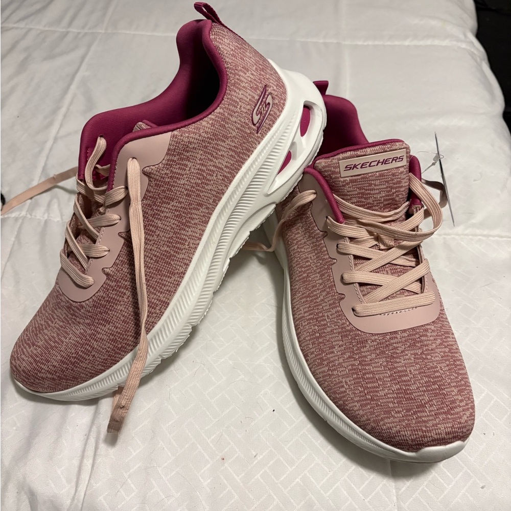 NWT Skechers mauve  lightweight sneakers
No offers